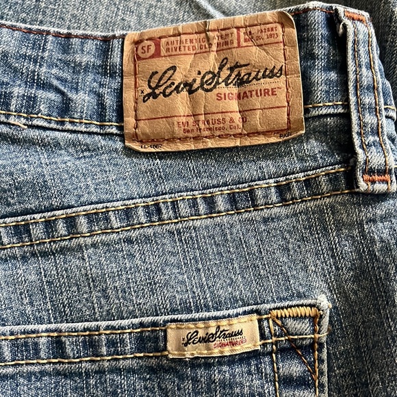 Levi Strauss Signature Stretch Mid Rise Bootcut Size 14 - Picture 4 of 8